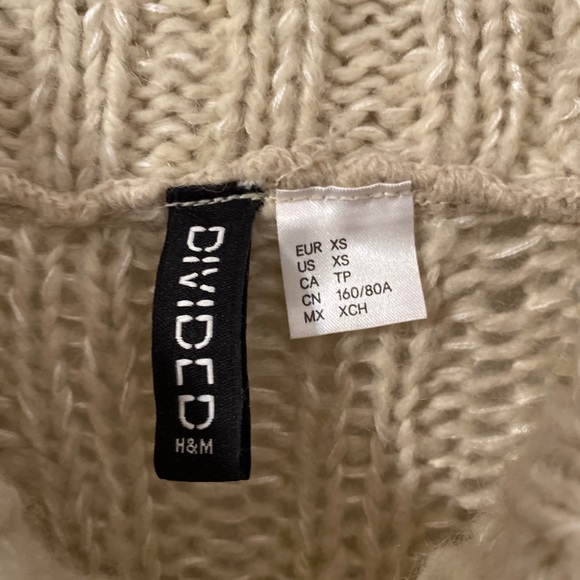 H&M Divided Sweater - Picture 2 of 3